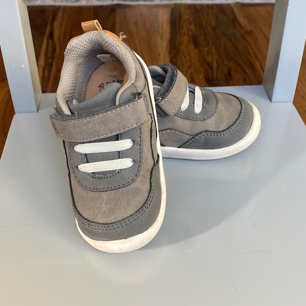 Stride rite 360 gym shoes